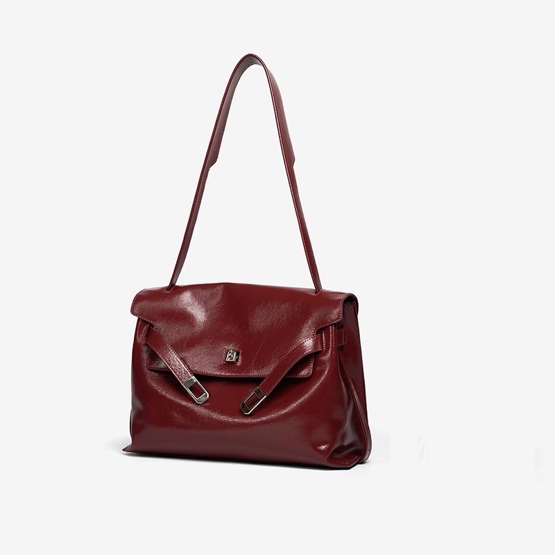 Festin Hug Bag – Túi da bò vòng tay mềm mại