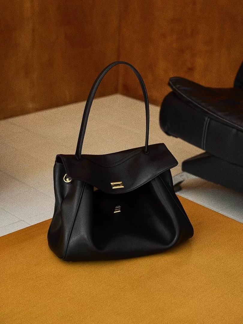 Avalea Lazy Bag – Túi da bò buông lơi (bản thường)