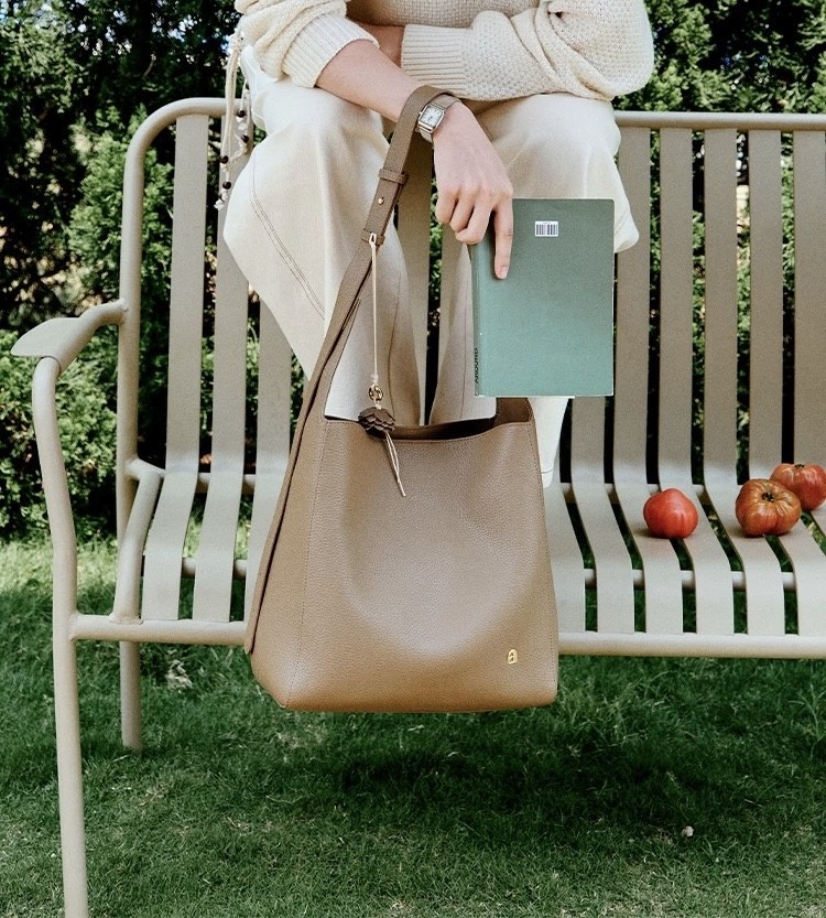 Festin Bloom Grand Bag – Túi da bò hạt nổi hobo (Phiên bản kích thước lớn)