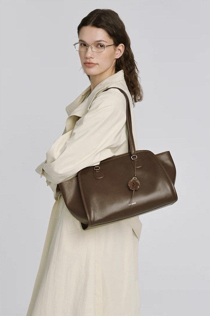 Festin Bold Grand Bag – Túi da bò nàng thơ cá tính (Phiên bản kích thước lớn)