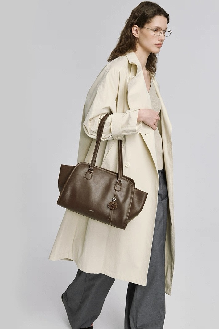 Festin Bold Grand Bag – Túi da bò nàng thơ cá tính (Phiên bản kích thước lớn)