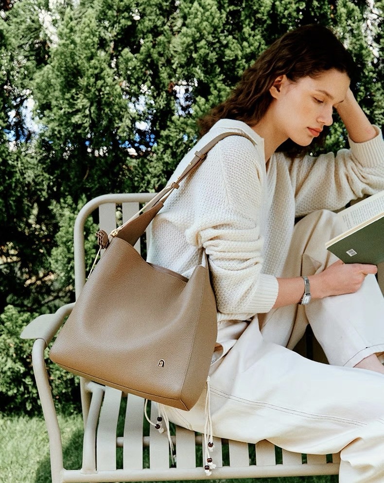 Festin Bloom Grand Bag – Túi da bò hạt nổi hobo (Phiên bản kích thước lớn)